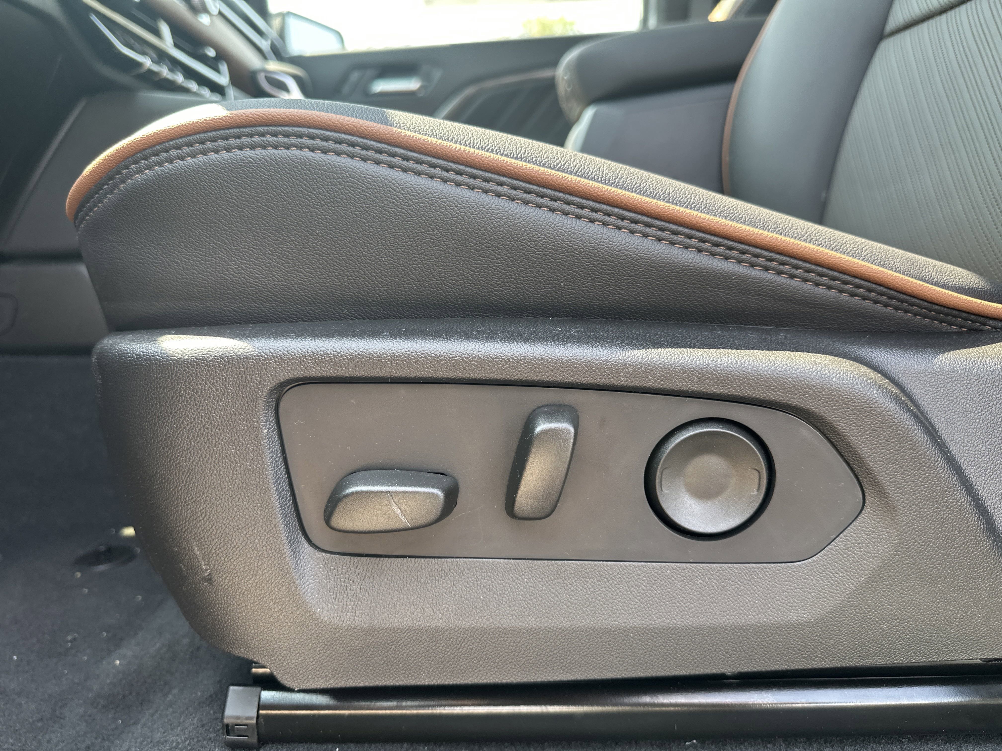 New 2025 GMC Canyon AT4 w/ Technology Plus Package image 26