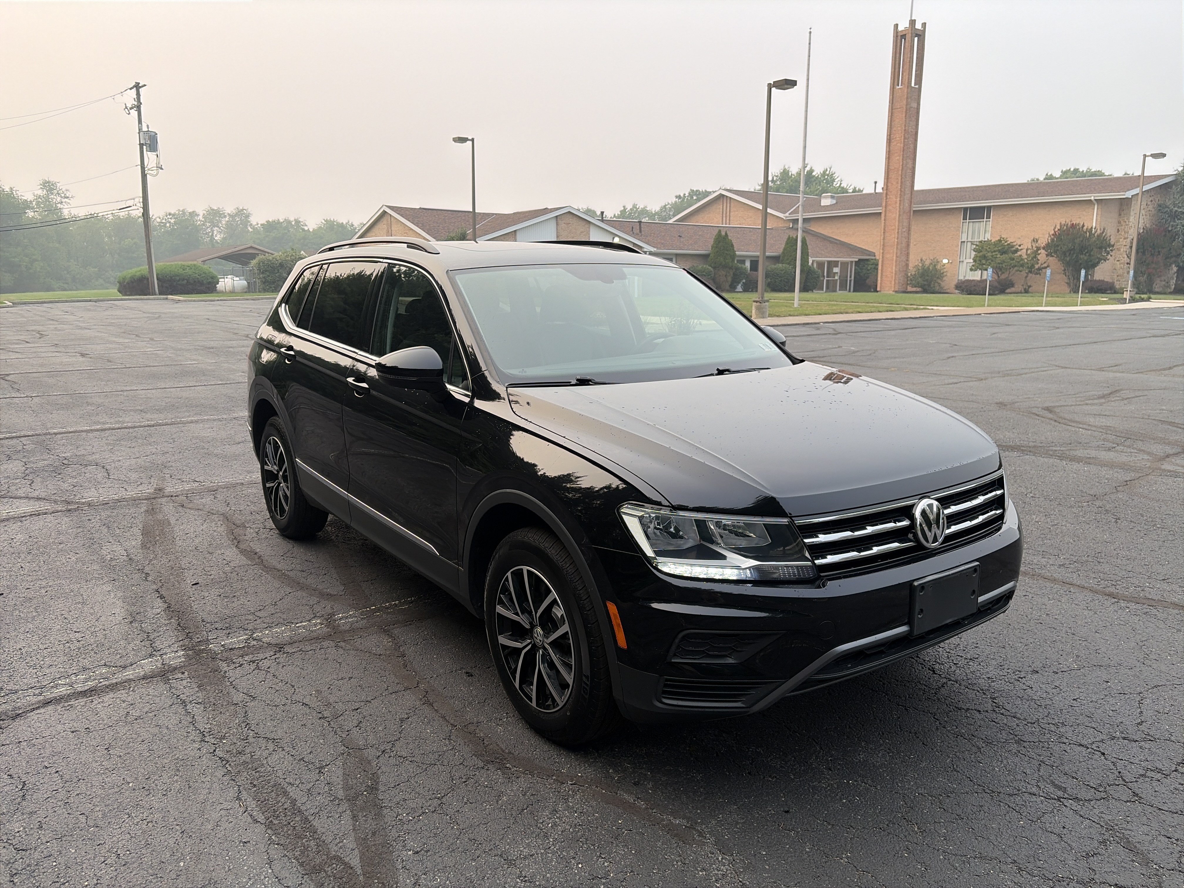 Used 2021 Volkswagen Tiguan SE w/ Panoramic Sunroof Package AWD/4WD image 3