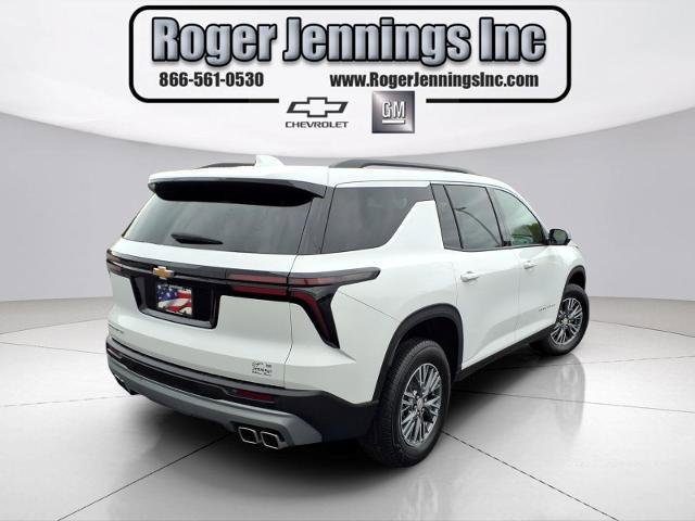 Used 2025 Chevrolet Traverse LT w/ Driver Confidence Package FWD image 4