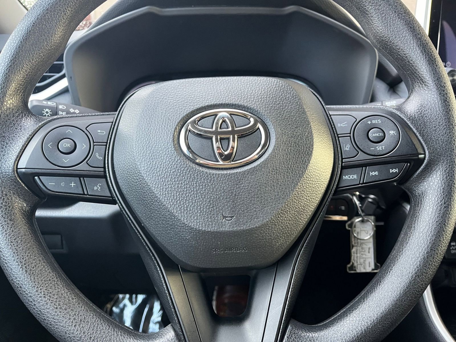 Used 2025 Toyota RAV4 LE image 28