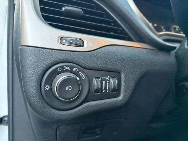 Used 2016 Jeep Cherokee Latitude w/ Cold Weather Group image 16