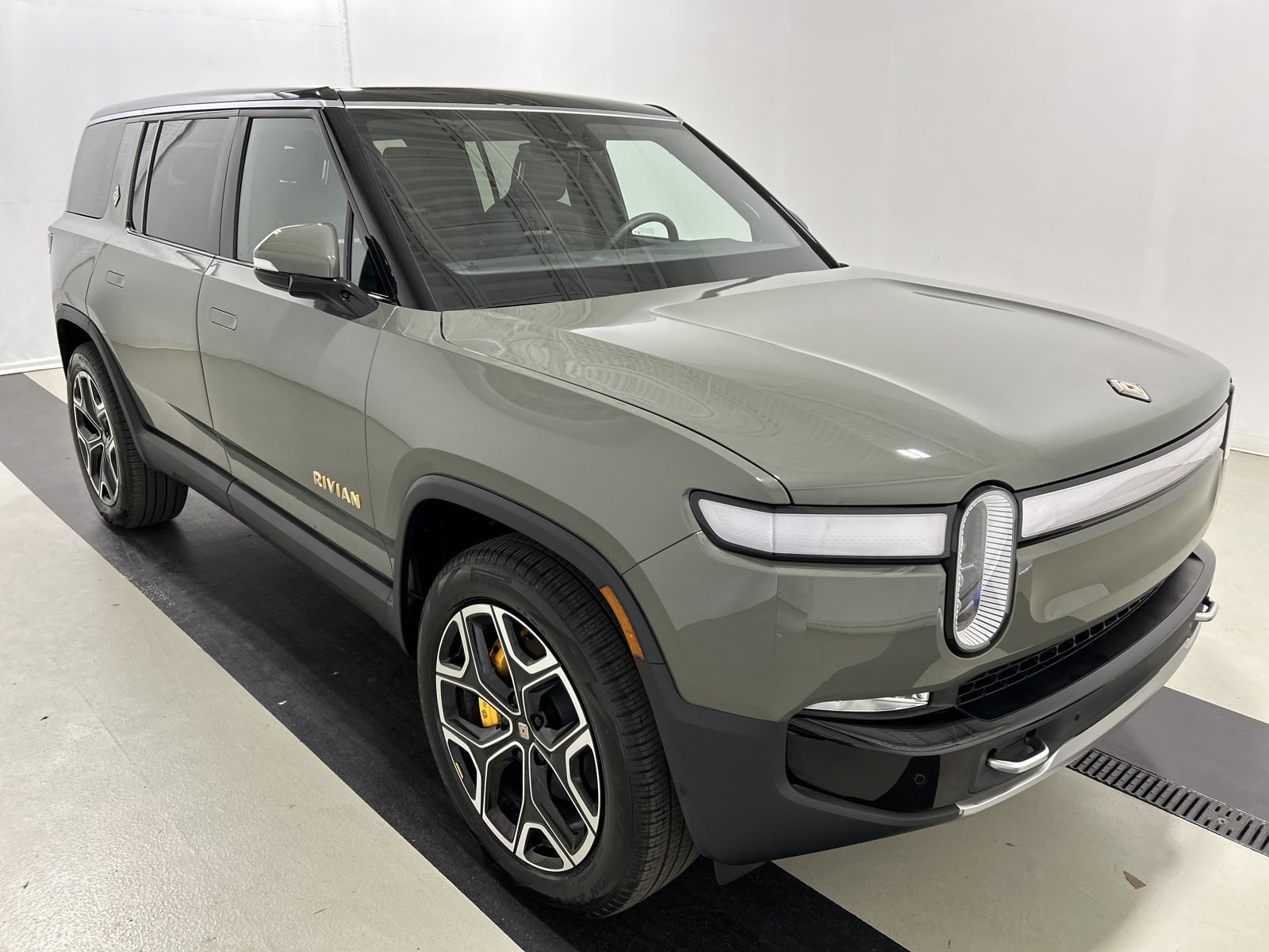 Used 2022 Rivian R1S Launch Edition Quad AWD/4WD image 7