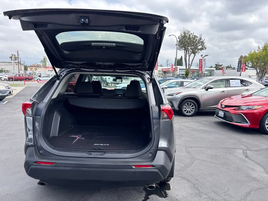 Used 2019 Toyota RAV4 XLE w/ Carpet Mat Package FWD image 10