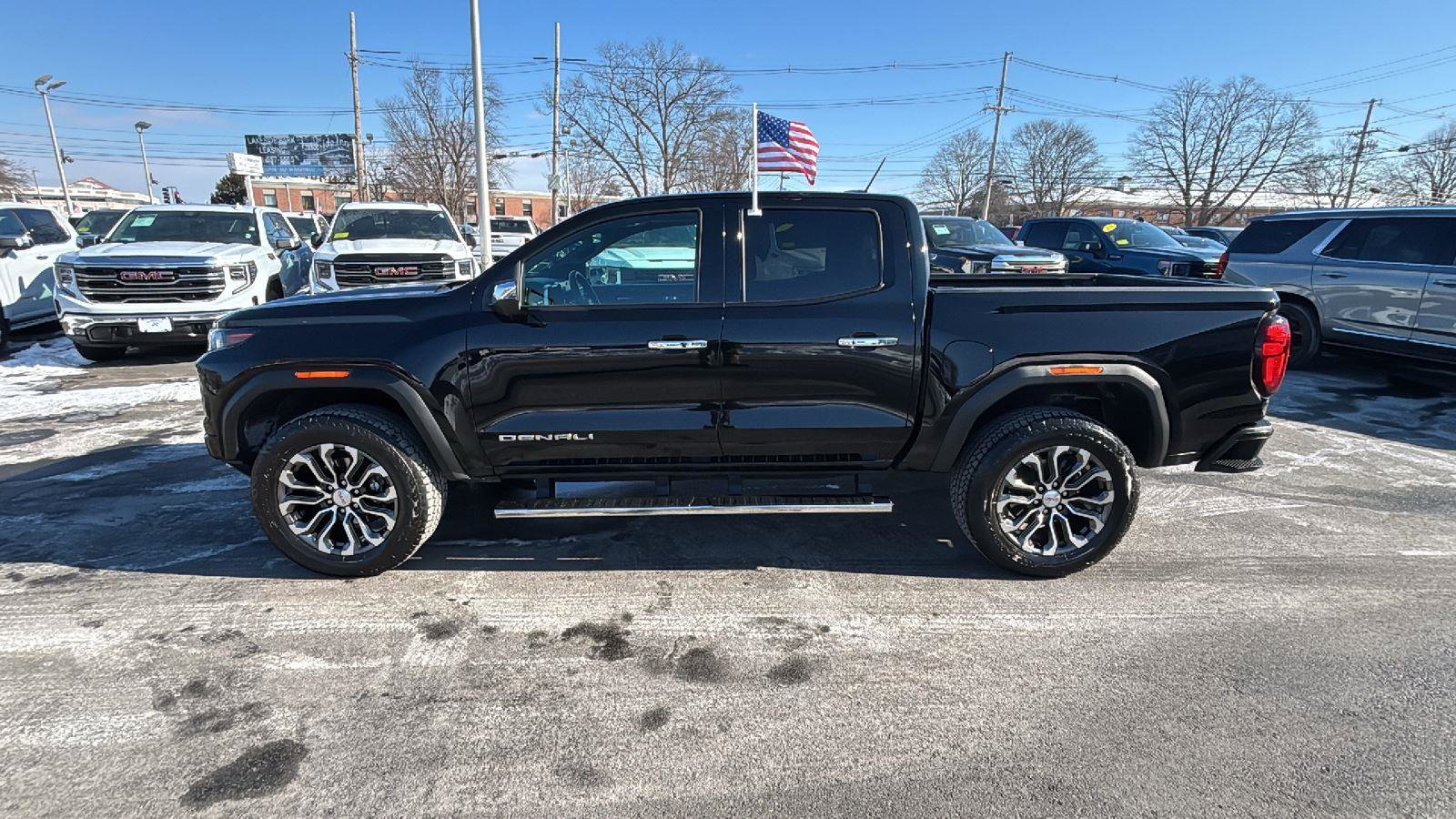 Used 2023 GMC Canyon Denali image 4