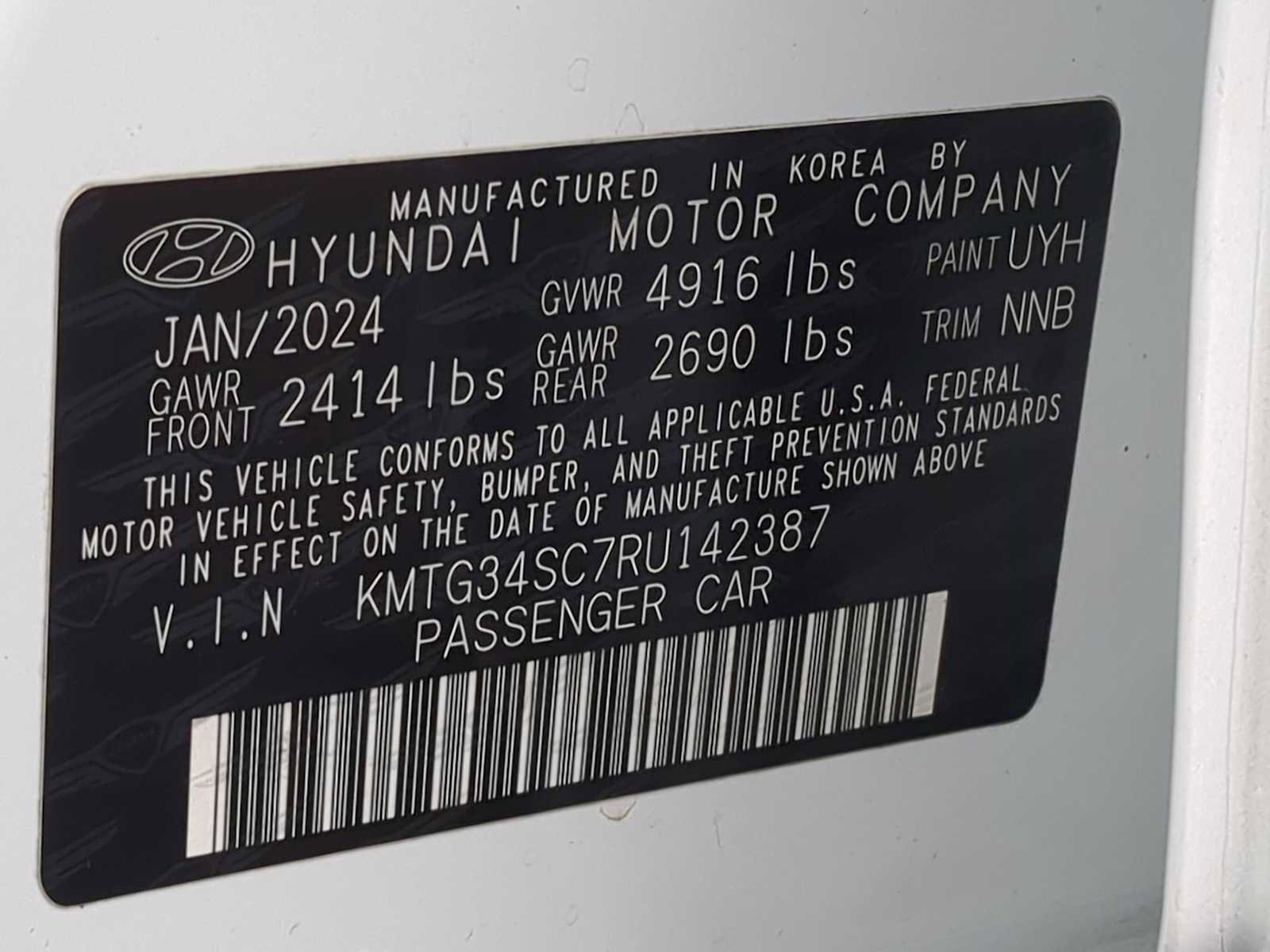 Used 2024 Genesis G70 2.5T image 37