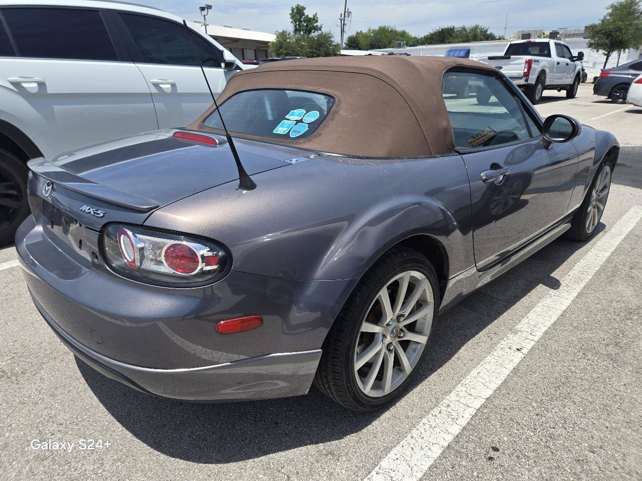 Used 2006 MAZDA MX-5 Miata Grand Touring w/ Premium Pkg RWD image 2