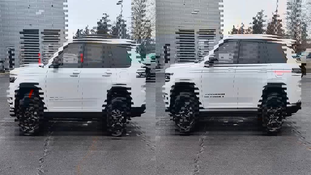 New 2025 Jeep Grand Cherokee L Limited w/ Luxury Tech Group II image 5