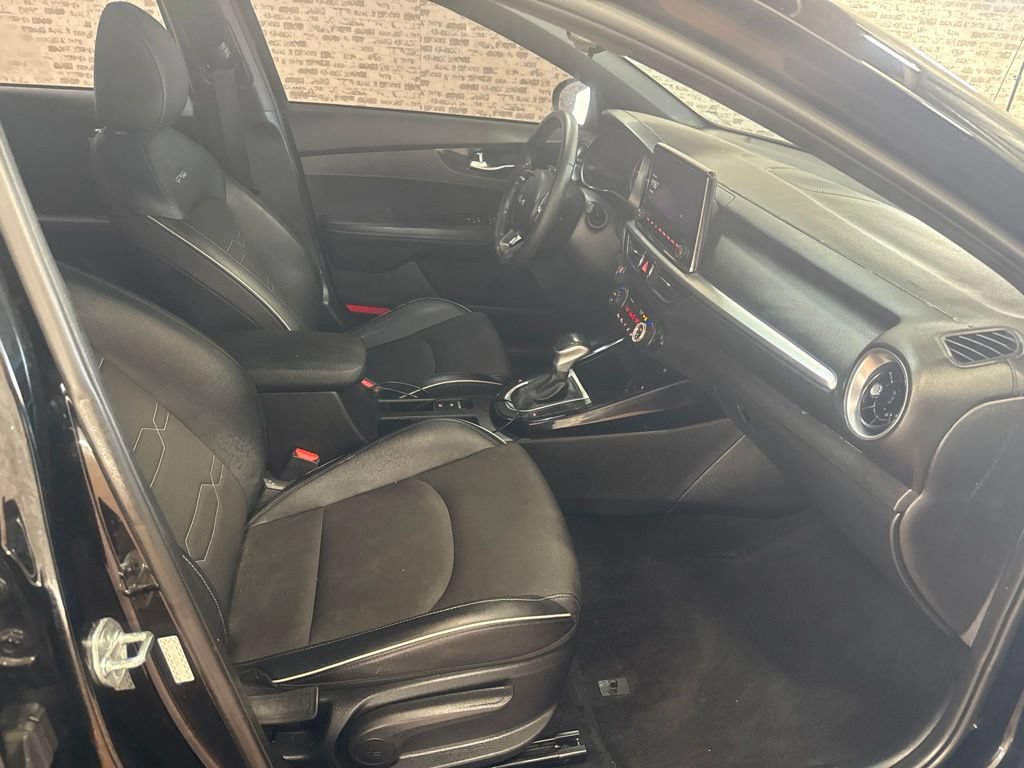 Used 2022 Kia Forte GT-Line w/ GT-Line Premium Package FWD image 11