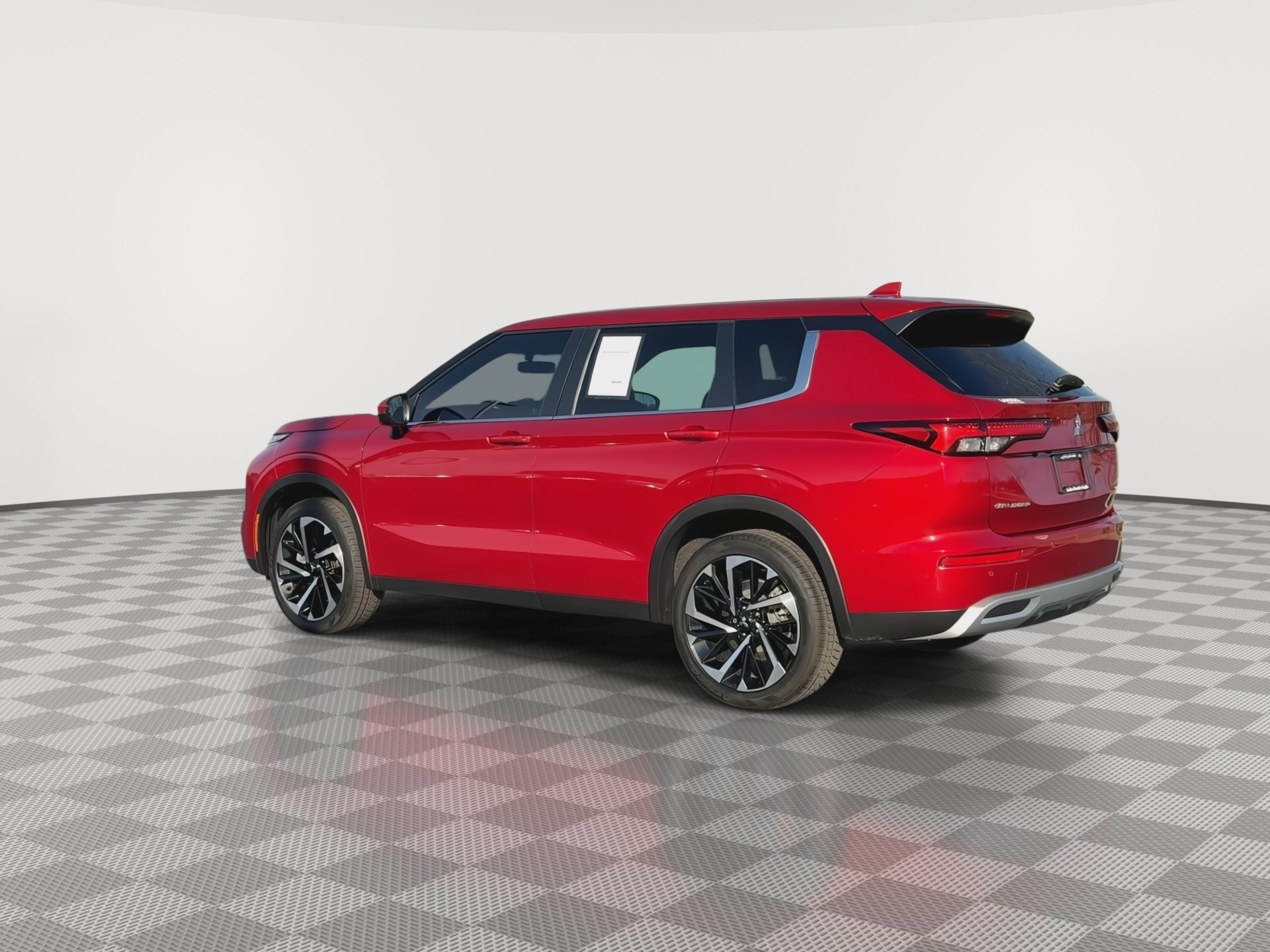 Used 2023 Mitsubishi Outlander SE image 6