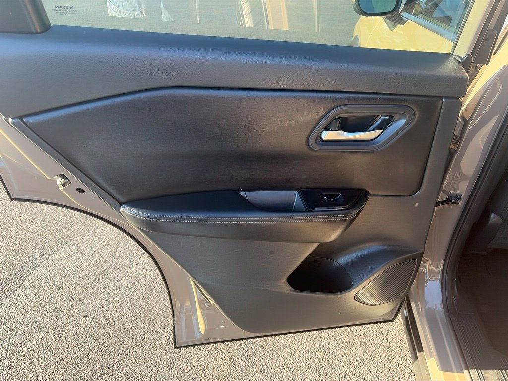 Used 2025 Nissan Rogue SV AWD/4WD image 30