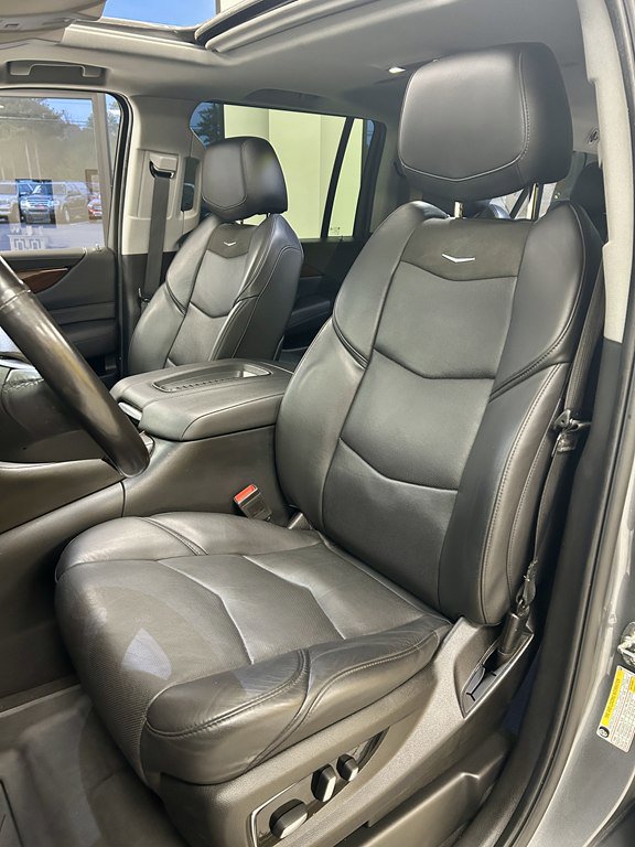 Used 2019 Cadillac Escalade ESV Luxury image 13