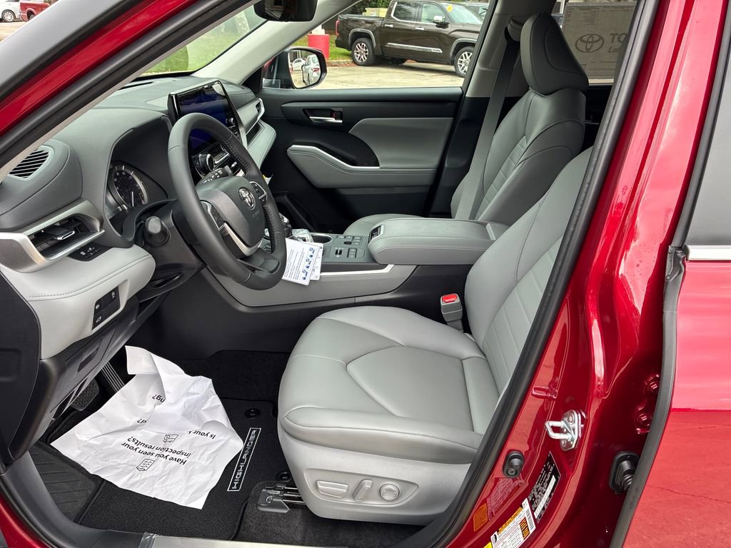 New 2026 Toyota Highlander XLE image 15