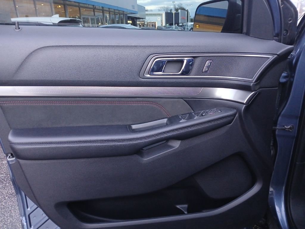 Used 2019 Ford Explorer XLT w/ XLT Sport Appearance Package image 11