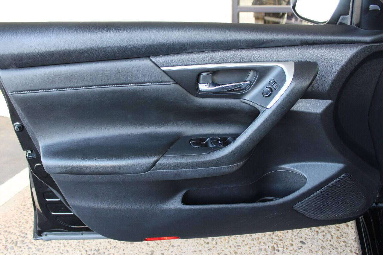 Used 2017 Nissan Altima 2.5 SL w/ Technology Package FWD image 17