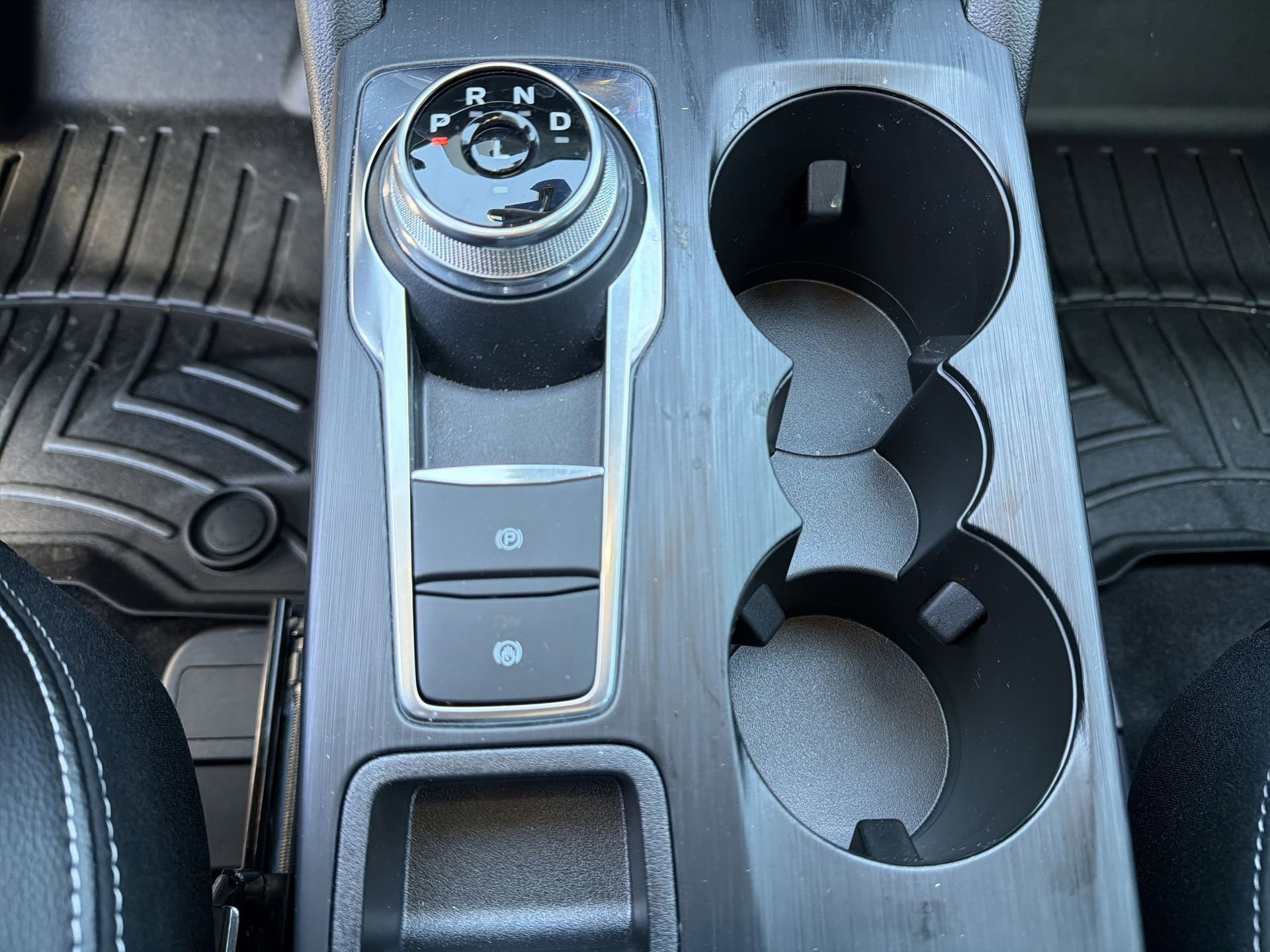 Certified 2025 Ford Escape SE w/ PHEV Premium Package image 9