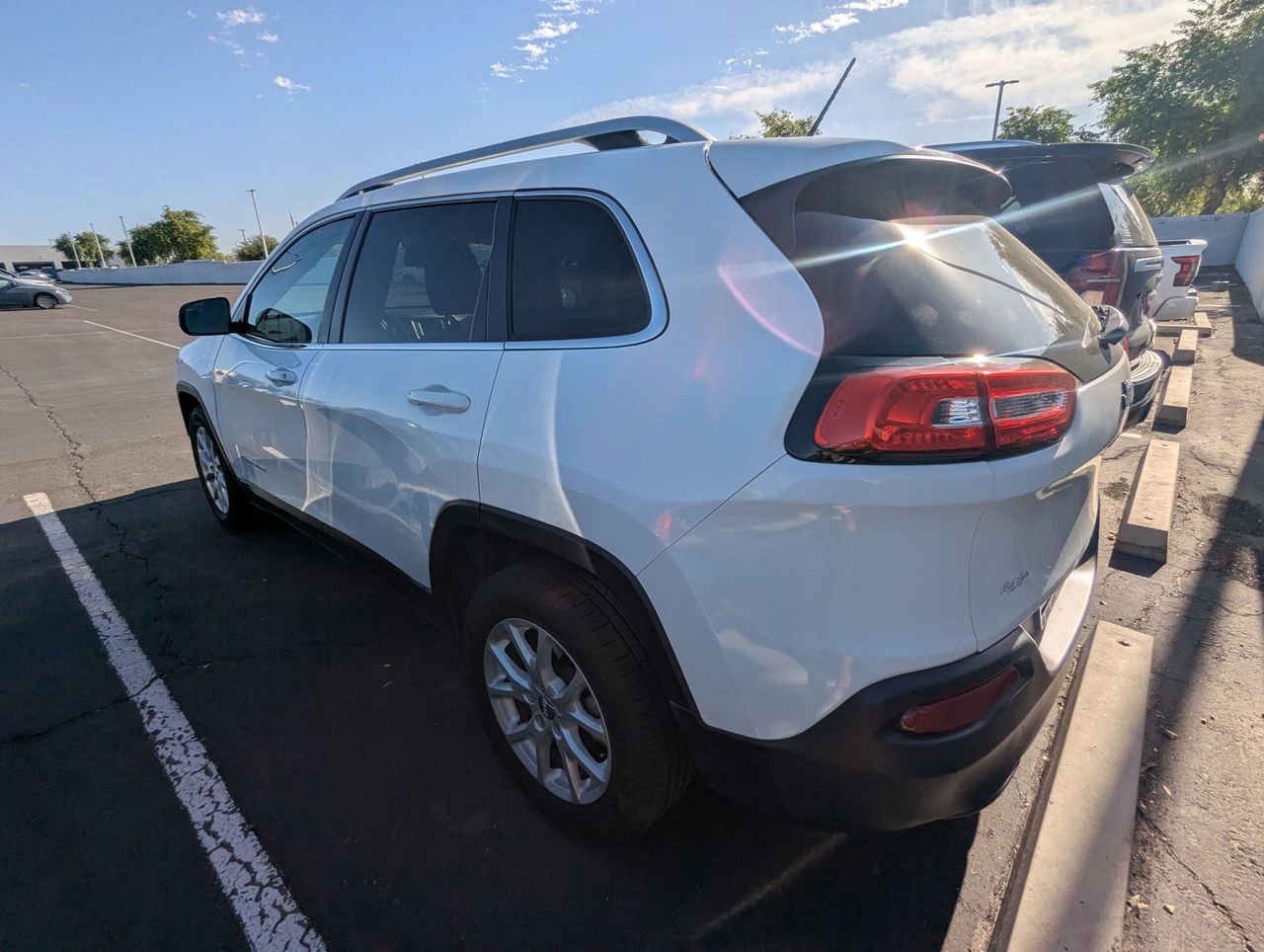 Used 2016 Jeep Cherokee Latitude image 6