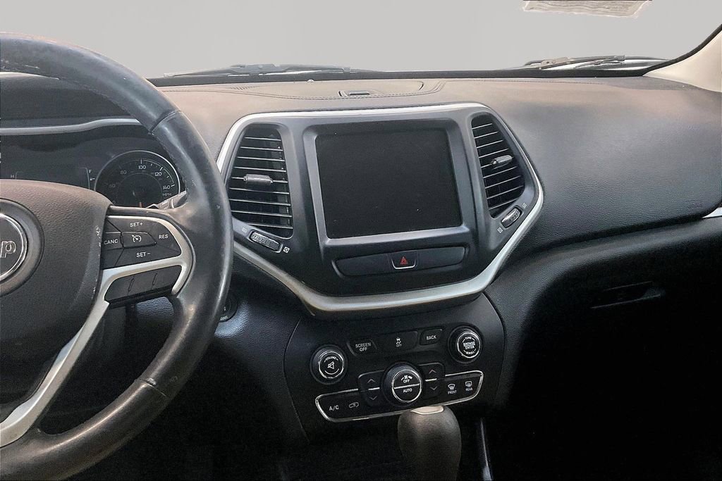 Used 2016 Jeep Cherokee Latitude w/ Comfort/Convenience Group FWD image 11