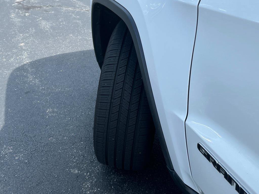 Used 2017 Jeep Grand Cherokee Limited image 10