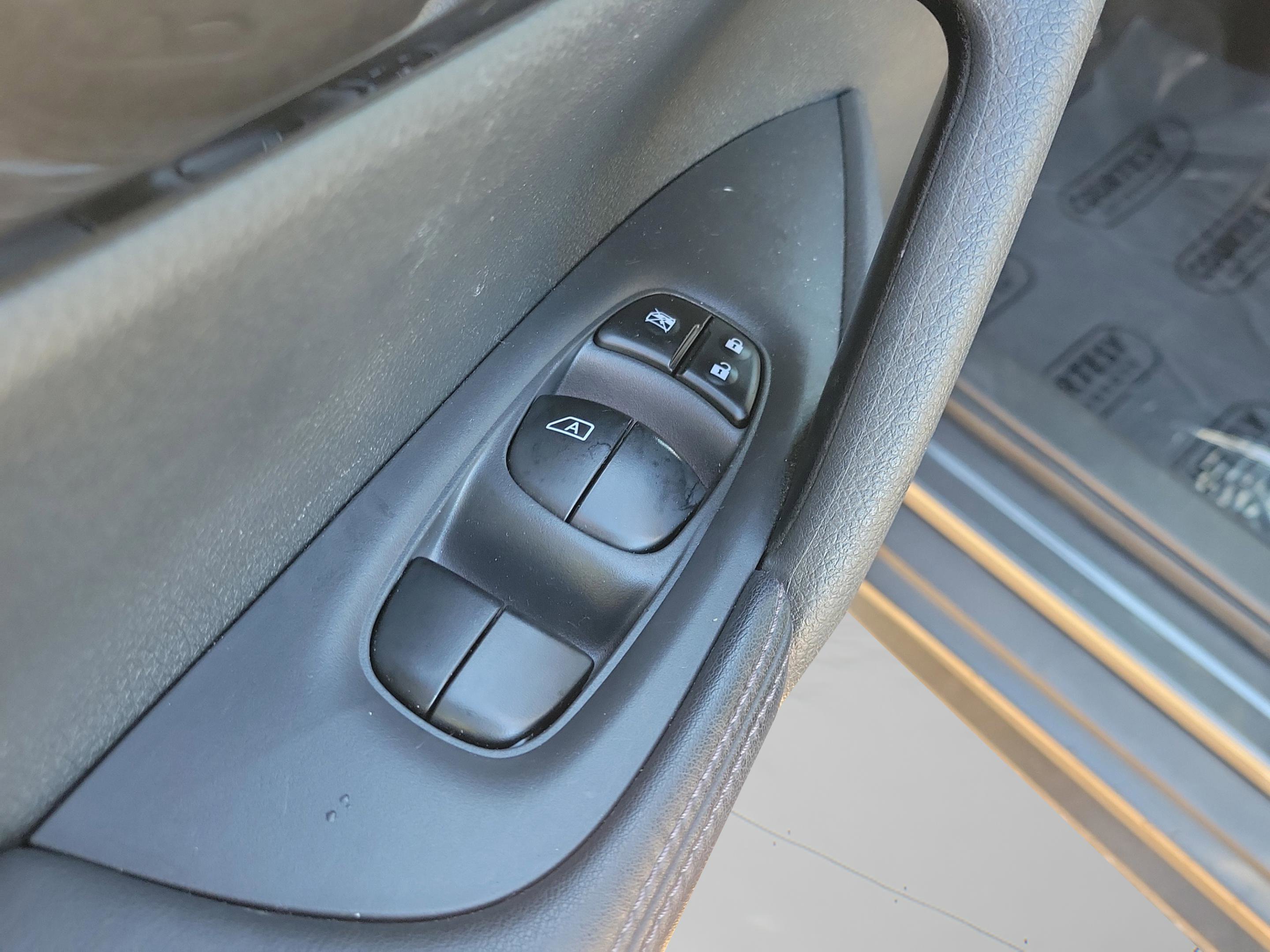 Certified 2017 Nissan Rogue SV image 20