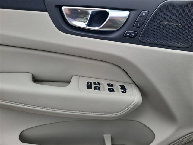 Used 2025 Volvo XC60 B5 Ultra w/ Protection Package Premier image 10