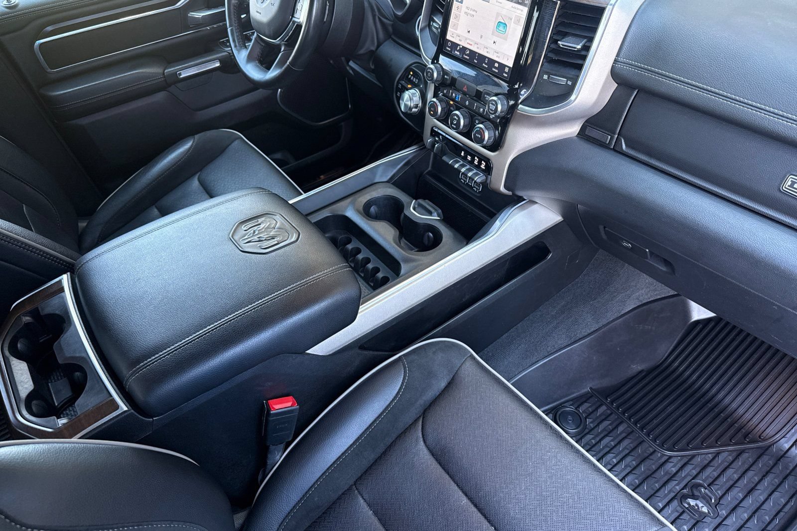 Used 2022 RAM 1500 Laramie AWD/4WD image 17
