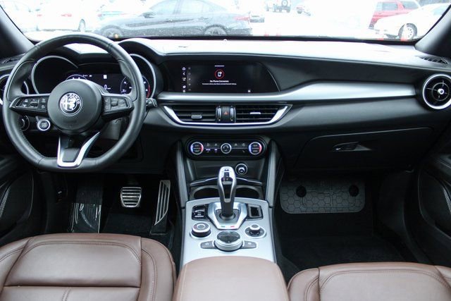 Used 2024 Alfa Romeo Stelvio Ti image 17