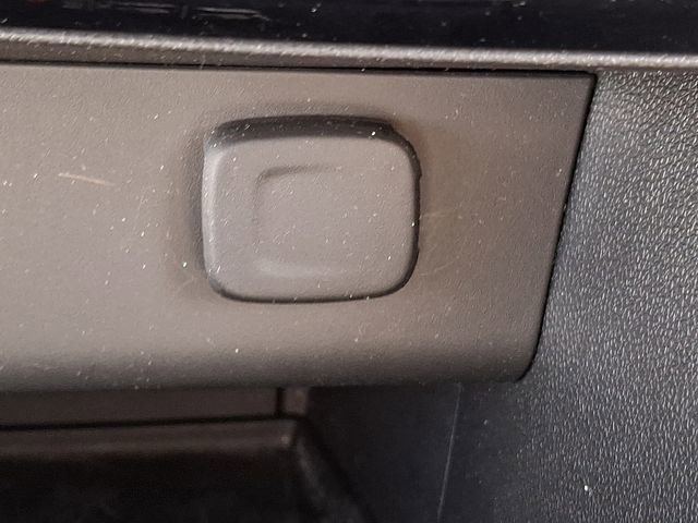 Used 2024 Buick Encore GX Avenir w/ Avenir Technology Package image 28