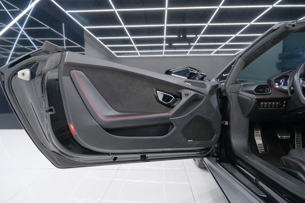 Used 2020 Lamborghini Huracan EVO image 38