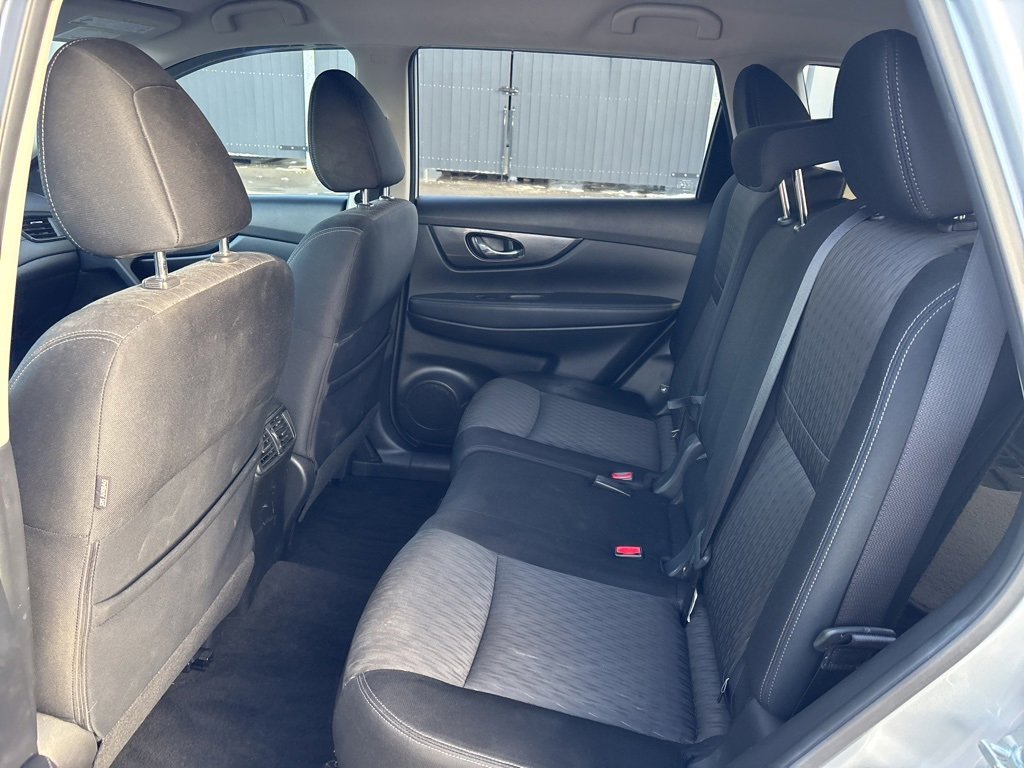 Used 2017 Nissan Rogue SV image 12