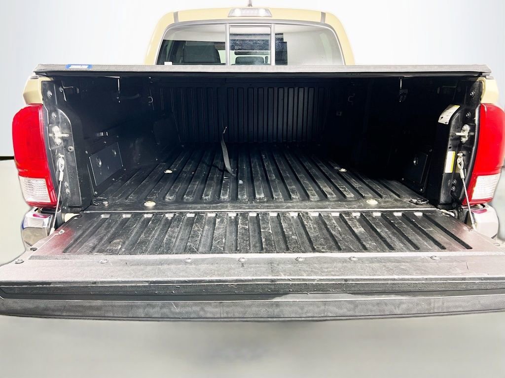 Used 2017 Toyota Tacoma SR5 image 23