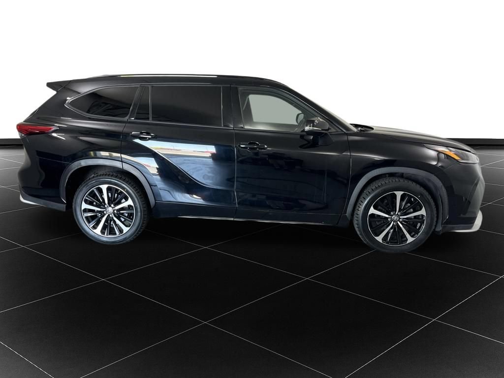 Used 2021 Toyota Highlander XSE AWD/4WD image 6
