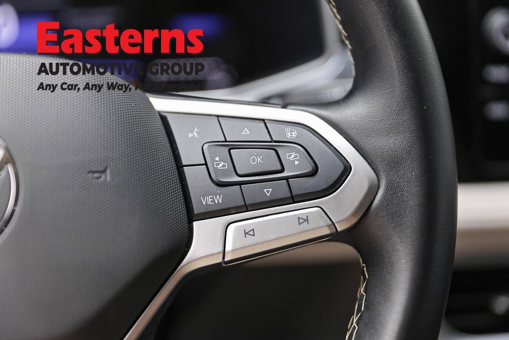 Used 2025 Volkswagen Taos SE FWD image 17