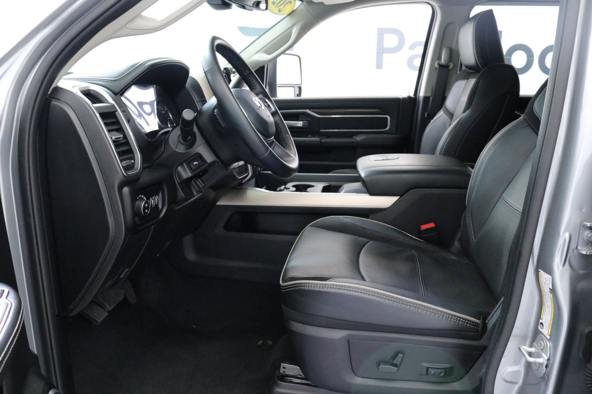 Used 2024 RAM 3500 Laramie w/ Chrome Bumper Package image 24