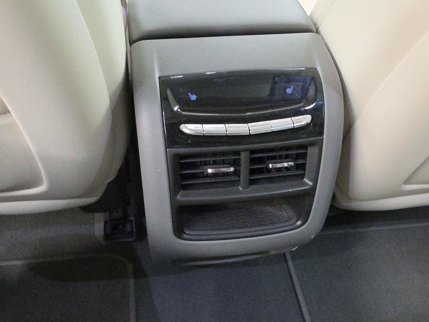 Used 2018 Cadillac XT5 Premium Luxury AWD/4WD image 15