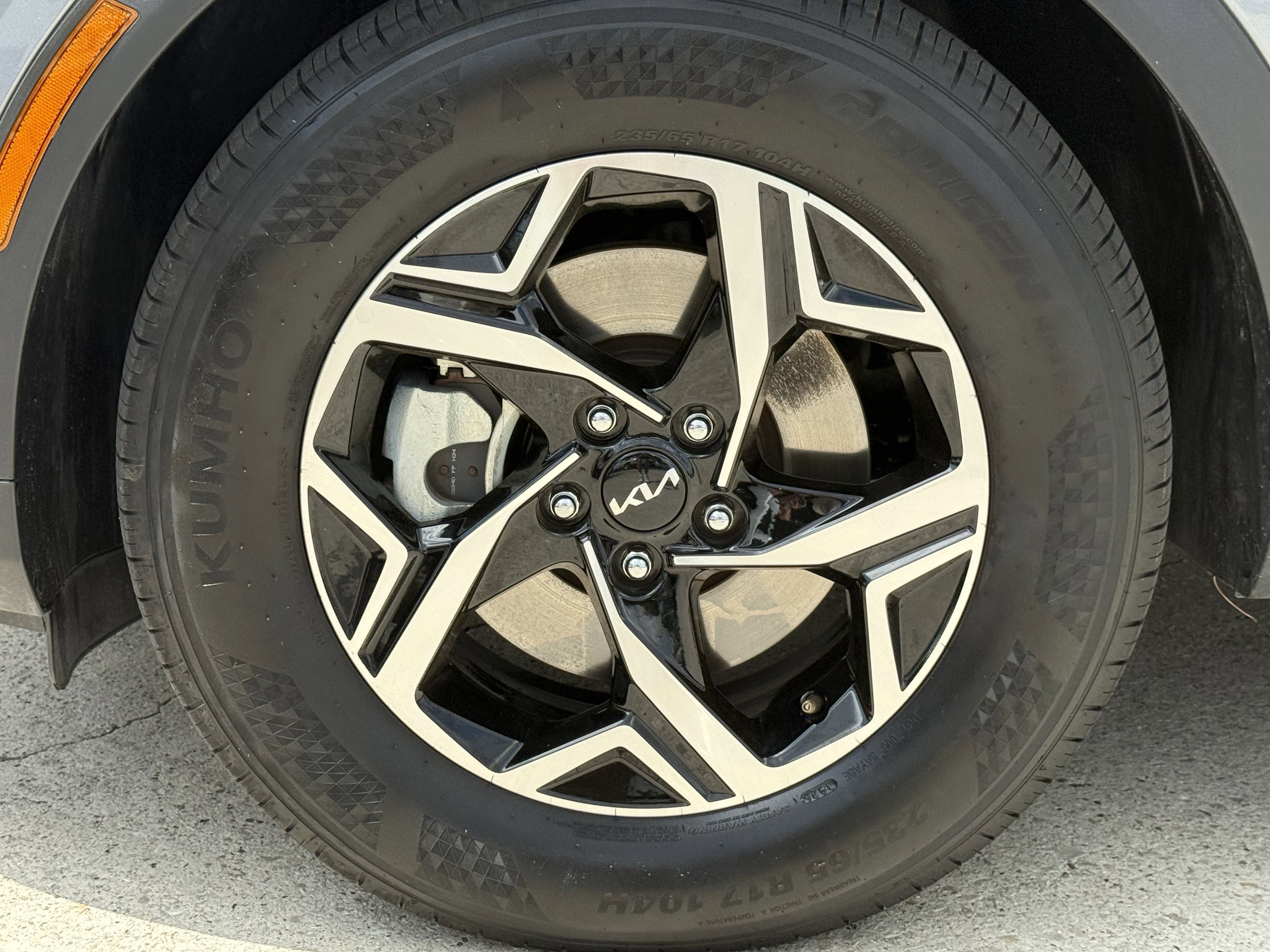 Used 2025 Kia Sportage LX image 13