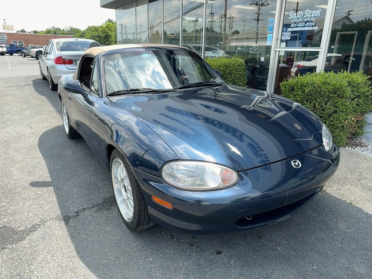 Used 2000 MAZDA MX-5 Miata LS RWD image 2