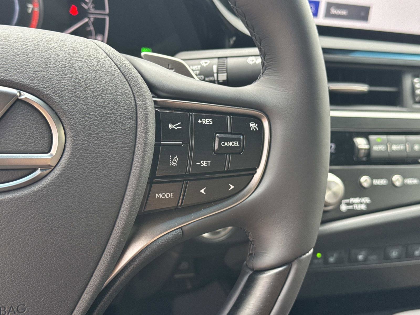 New 2025 Lexus ES 350 Ultra Luxury image 28