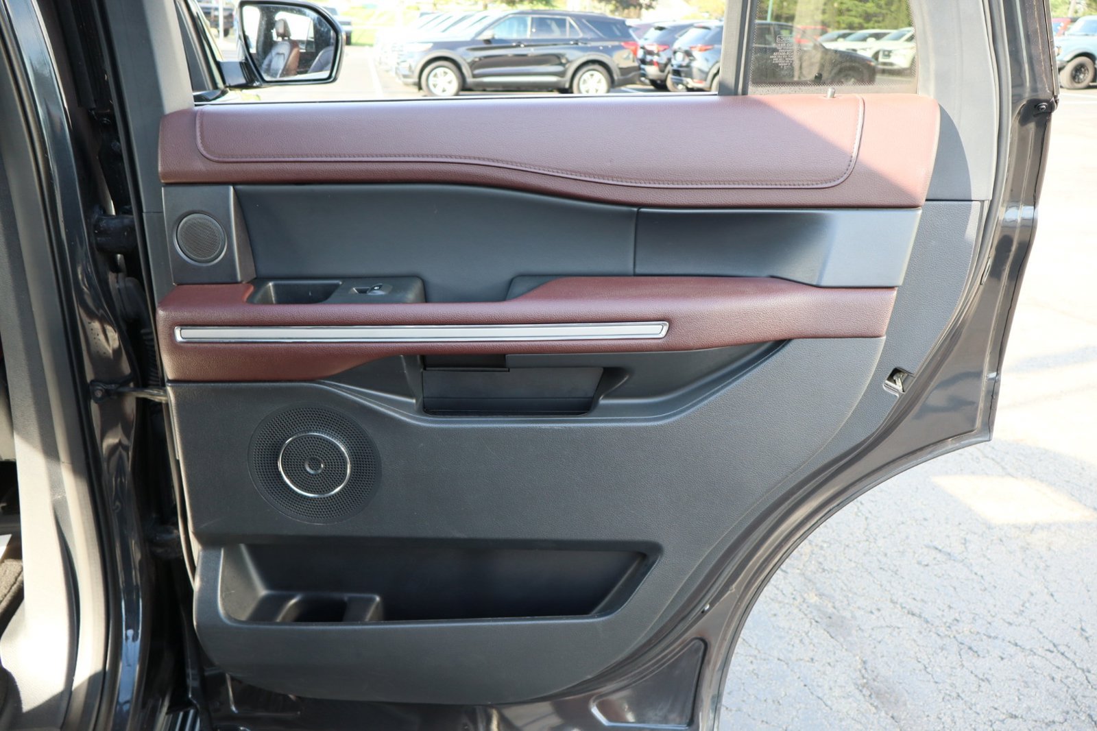 Used 2024 Ford Expedition Limited AWD/4WD image 34