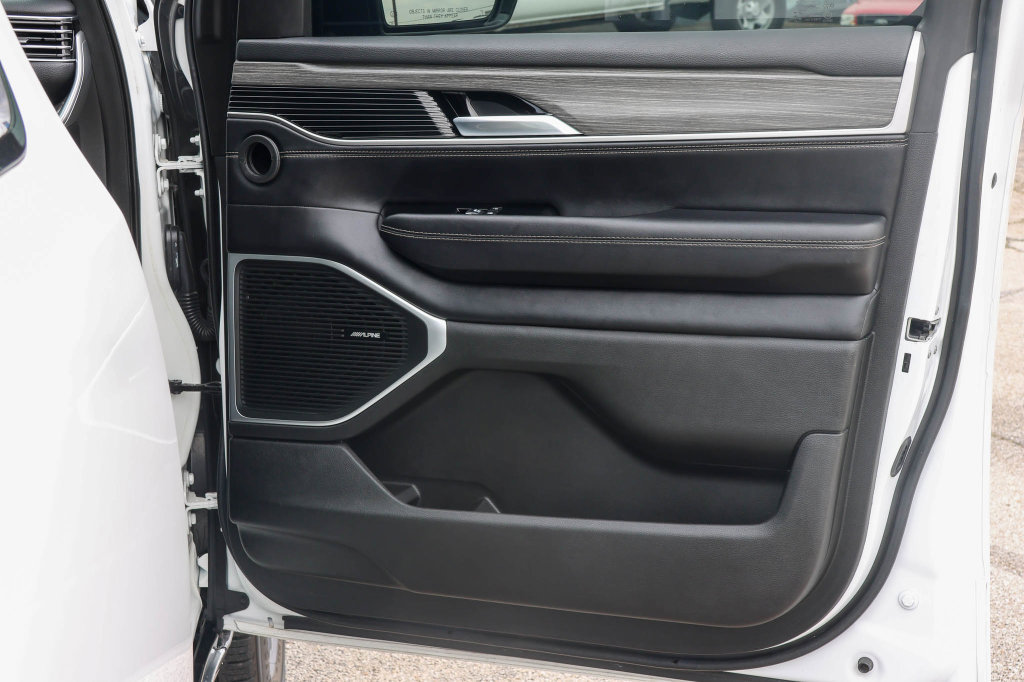 Used 2024 Jeep Wagoneer Series II w/ Flexible Seating Group RWD image 16