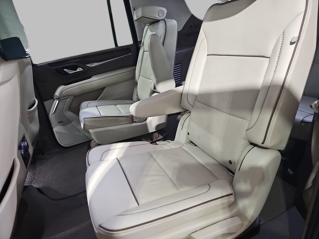 Used 2021 GMC Yukon XL Denali w/ Denali Premium Package image 19