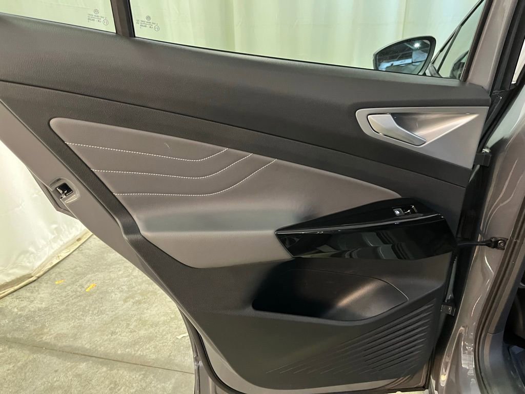 Used 2023 Volkswagen ID.4 Pro S Plus image 21