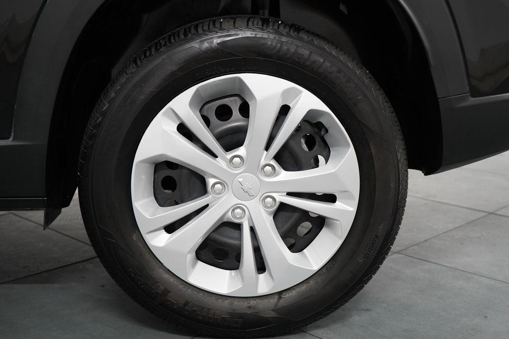 Used 2025 Chevrolet Trax LS FWD image 31