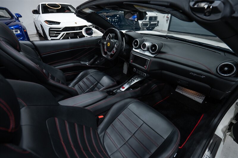 Used 2016 Ferrari California T RWD image 32