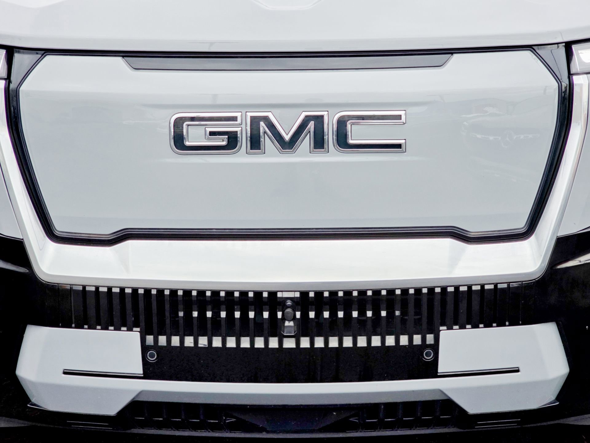 Used 2024 GMC Sierra EV Denali image 3