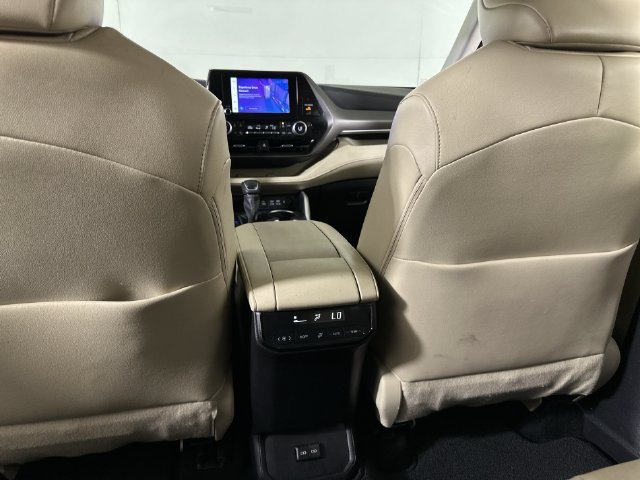 Used 2023 Toyota Highlander XLE AWD/4WD image 22