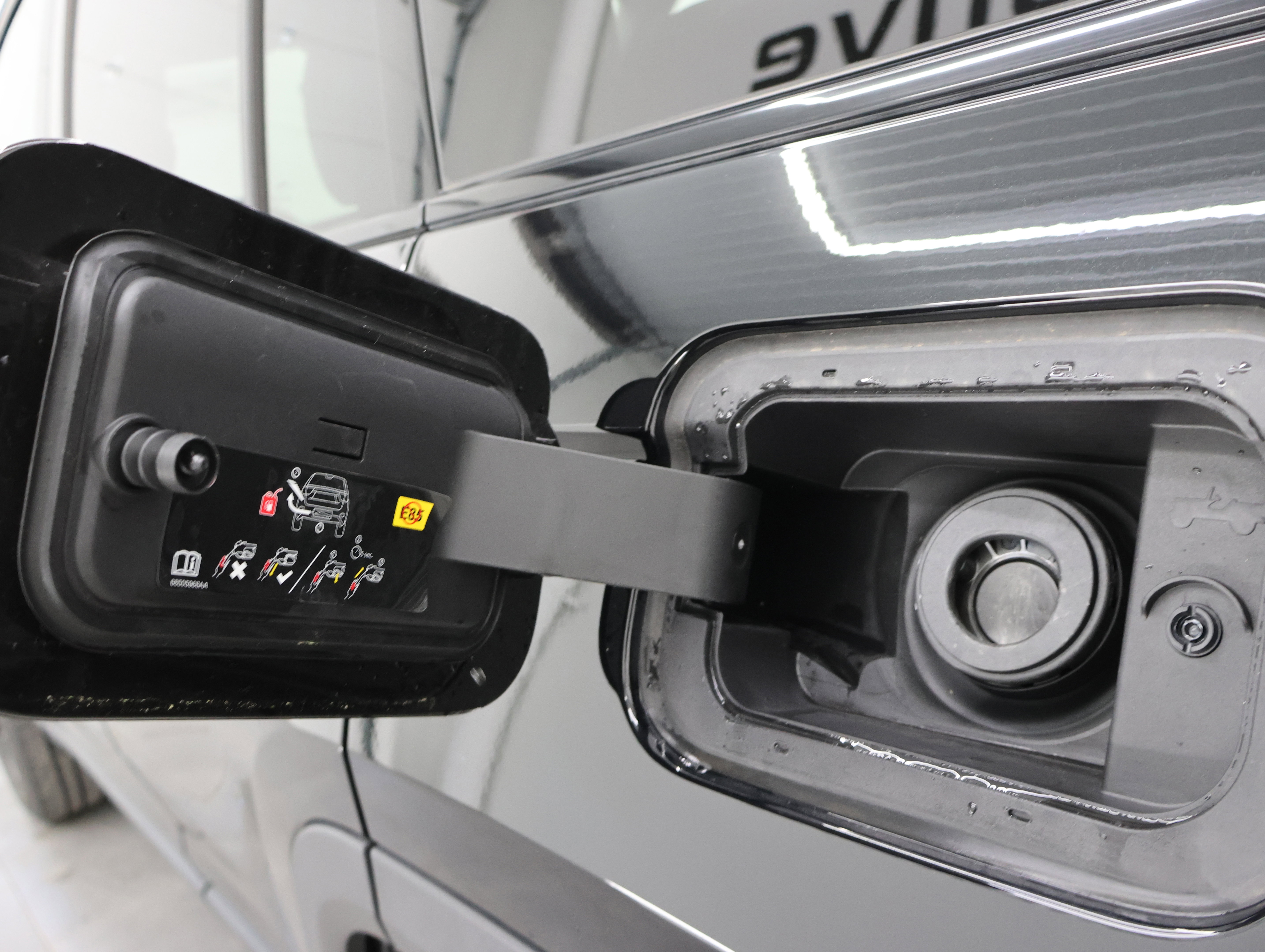 Used 2025 Jeep Grand Cherokee Limited w/ Luxury Tech Group II image 37