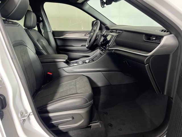 New 2026 Jeep Grand Cherokee Altitude AWD/4WD image 11