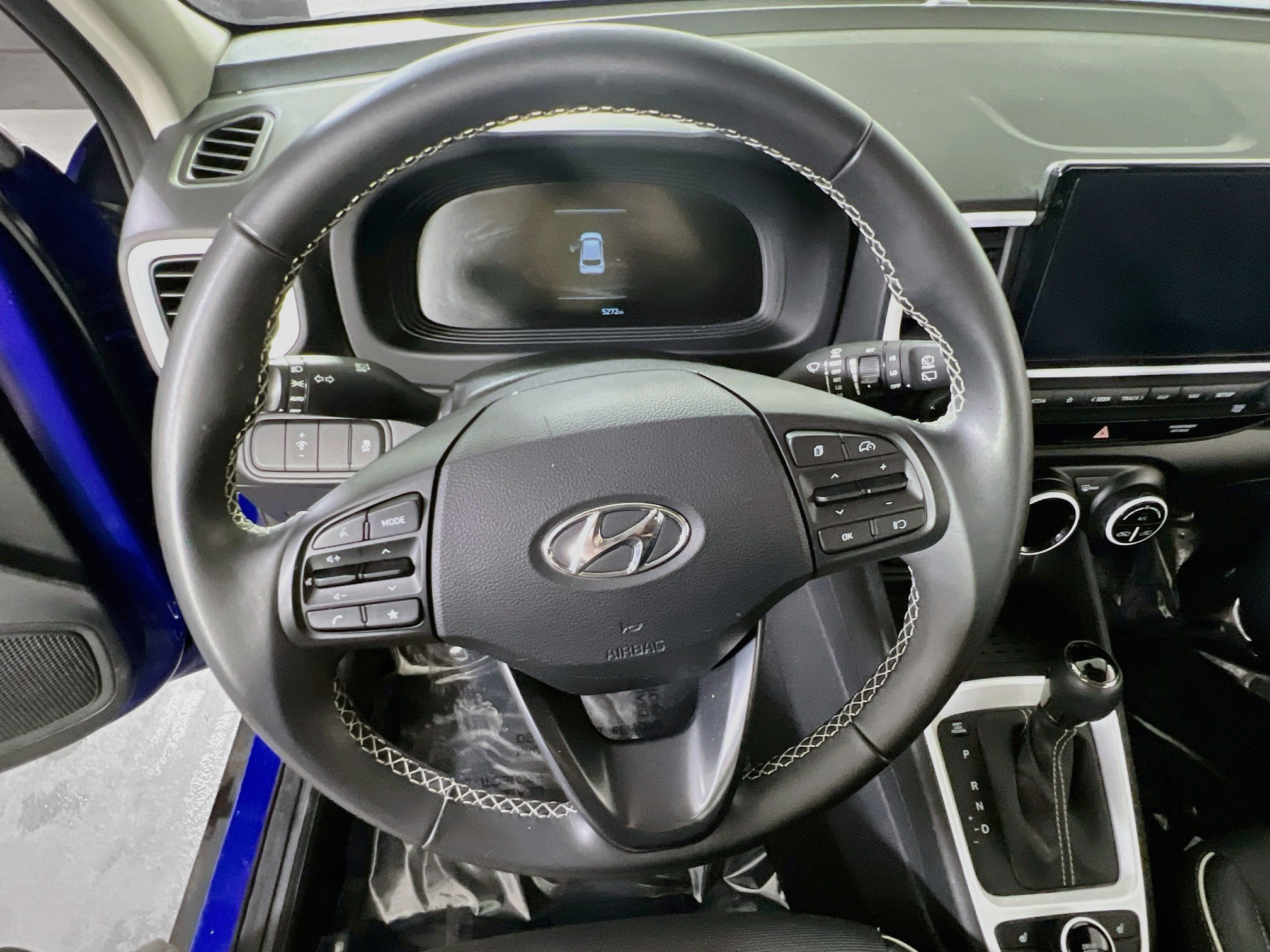Used 2024 Hyundai Venue Limited FWD image 11
