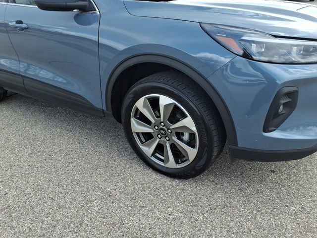 Certified 2025 Ford Escape Platinum AWD/4WD image 4