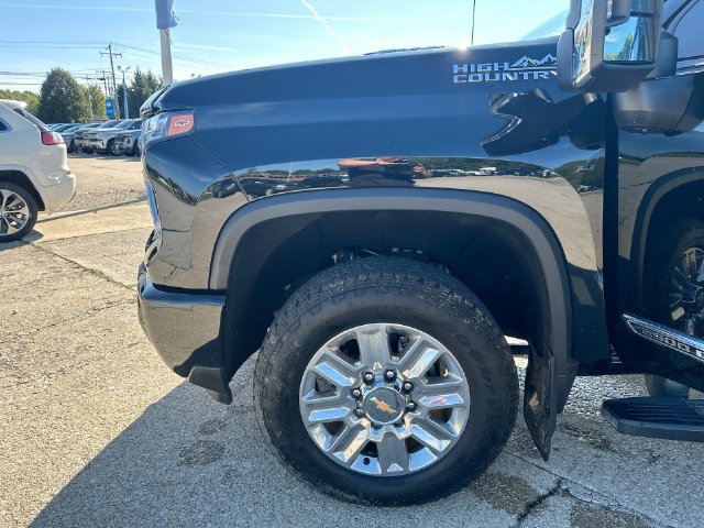 Used 2024 Chevrolet Silverado 2500 High Country w/ Technology Package AWD/4WD image 37